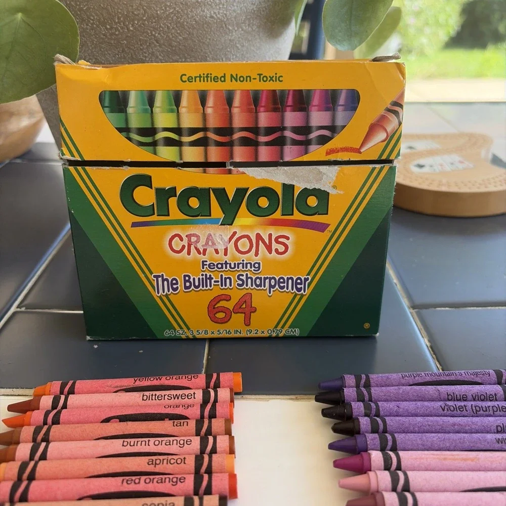 VTG 1997 Crayola Crayons by Binney & Smith Lot of 39 Colors some RARE (D5)